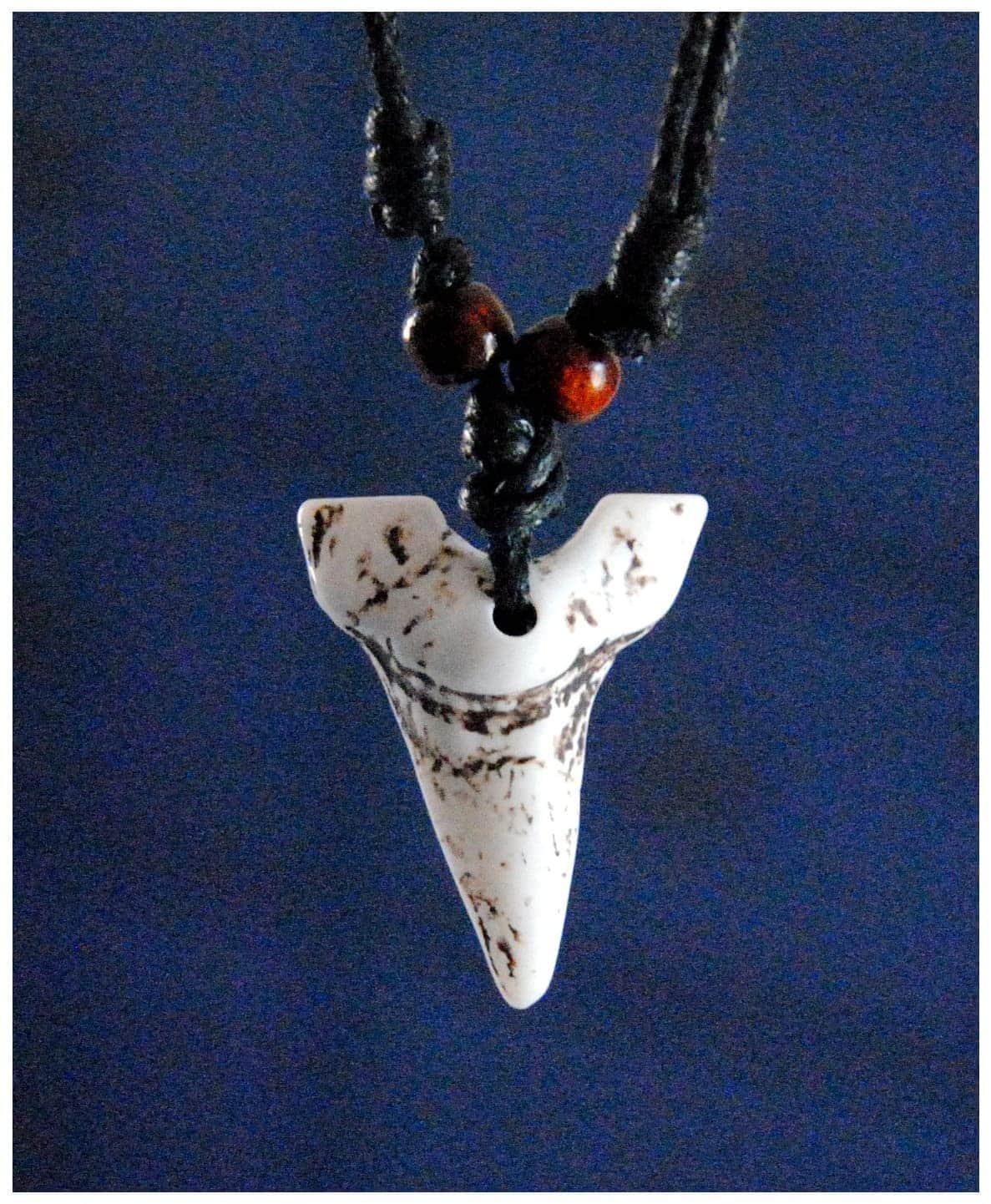 Simple Faux Shark Tooth Necklace 